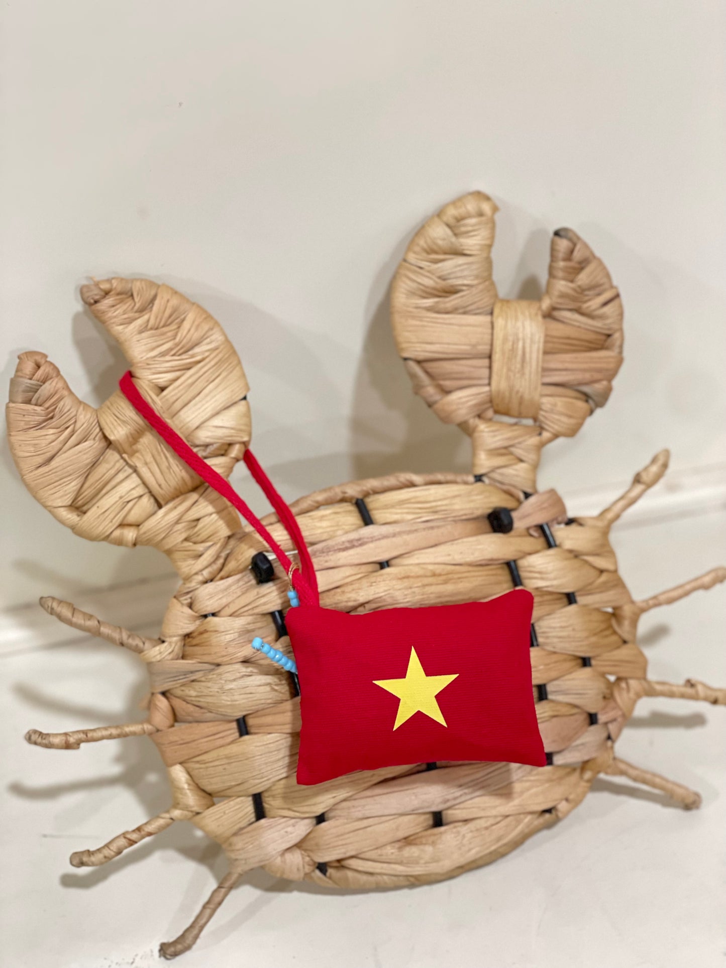 Charm lá cờ Việt Nam